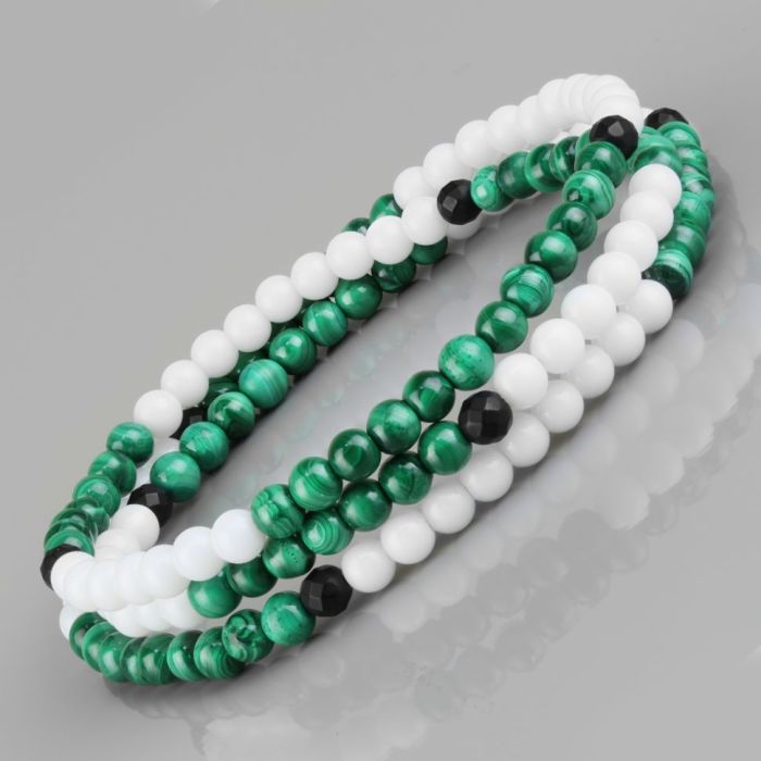 Bracelet in three turns on an elastic band Everiot Select LNS-2024 of onyx, agate and malachite